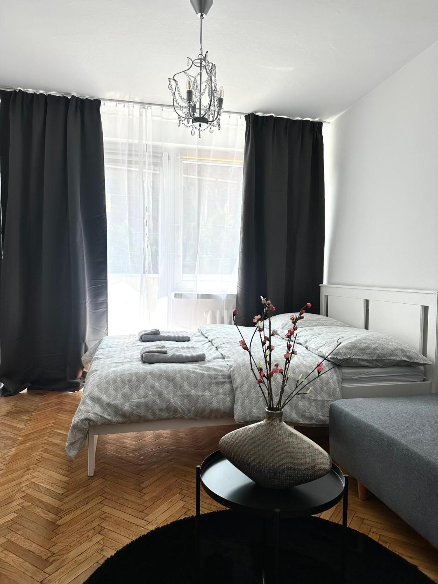 Wita Stwosza Apartment - Self Check-In 20H Вроцлав Екстериор снимка